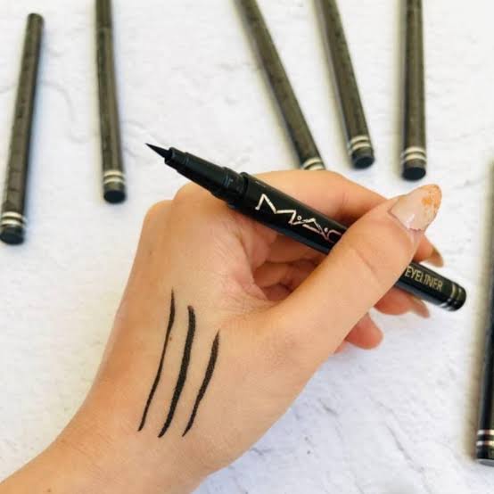 خط چشم ماژیکی